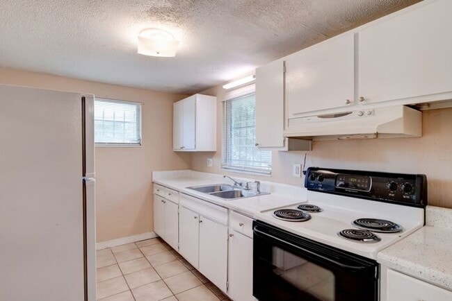 Building Photo - 1214 Dunbar St