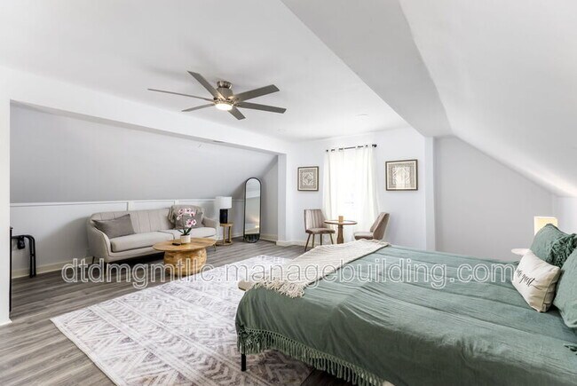 Building Photo - 110 E Craig Pl