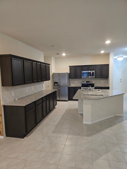 Building Photo - 1220 Meadow Creek Dr