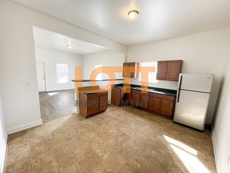 Building Photo - 12 N YMCA ST