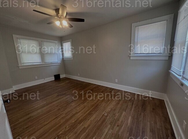 Building Photo - $775 - 2 bed 1 bath - Delightful and spaci...