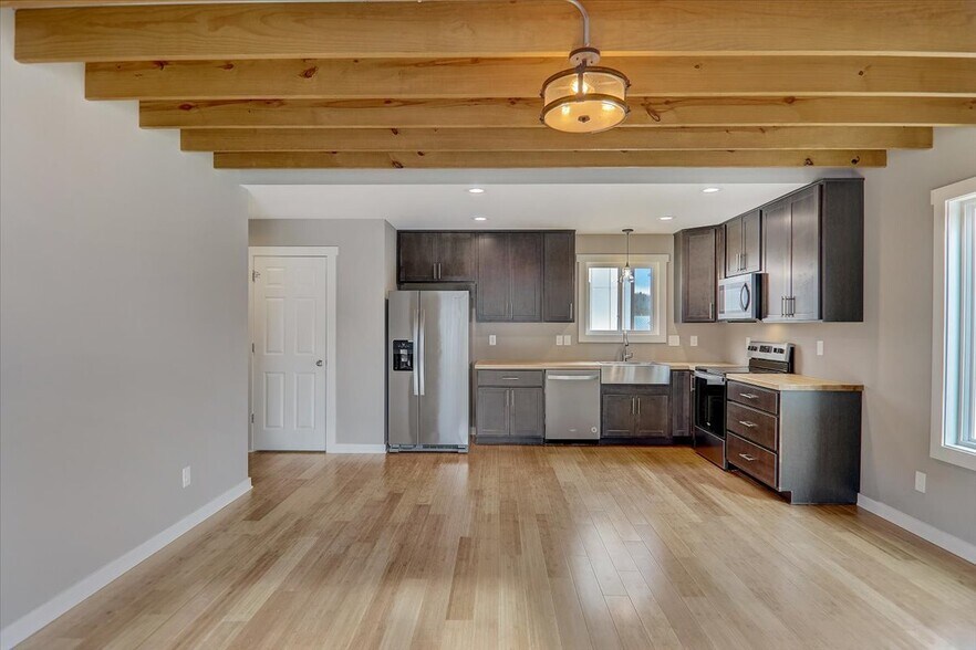 Kitchen - 1 W Citra St