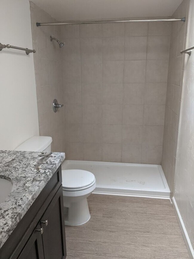 Building Photo - 4547 E Bellevue St