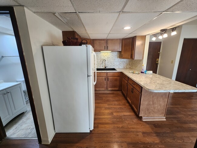 Plenty of cabinet space! - 2671 Sheridan Road