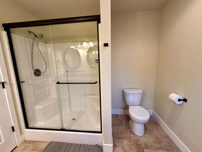 Building Photo - Well-Maintained Three Bedroom Home in North Salem