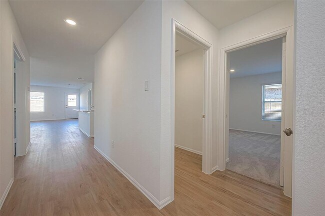 Building Photo - 5107 Sunvalley Bend Dr