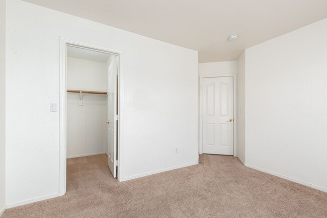 Building Photo - Great 5 Bedroom Home in Summerlin
