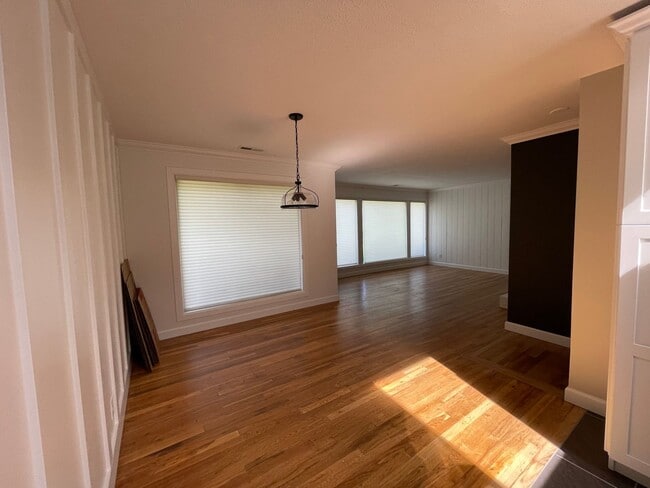 Building Photo - Updated 3 bedroom, 2 bath home