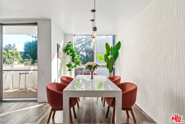 Building Photo - 1015 Kings Rd