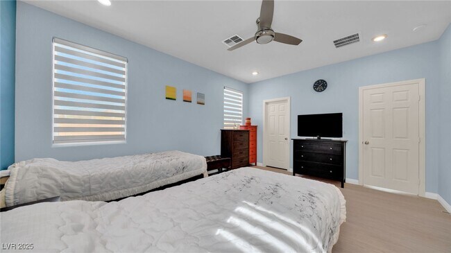 Building Photo - 5827 Casa Branca St