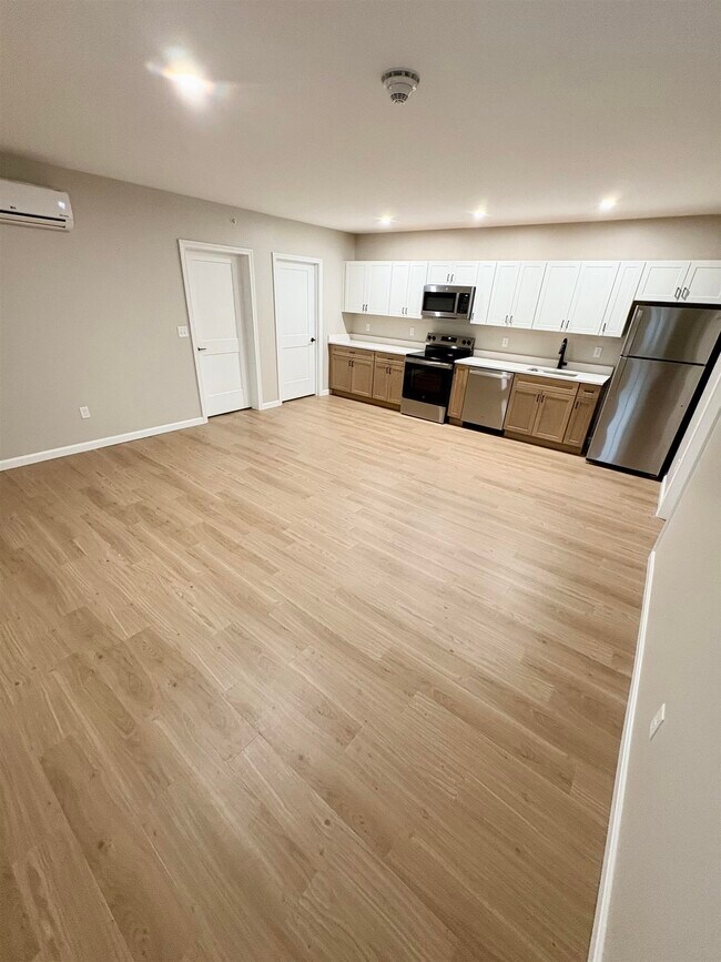 Building Photo - 15 Mountain Rd