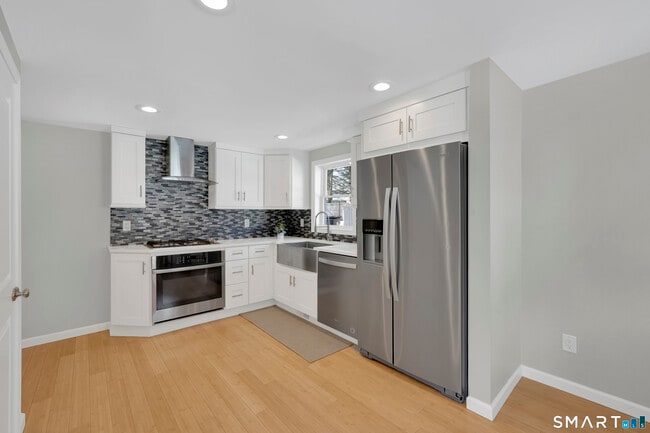 Building Photo - 10 Elm Ave