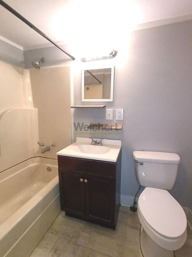 Building Photo - 3Bed/1Bath house with great location