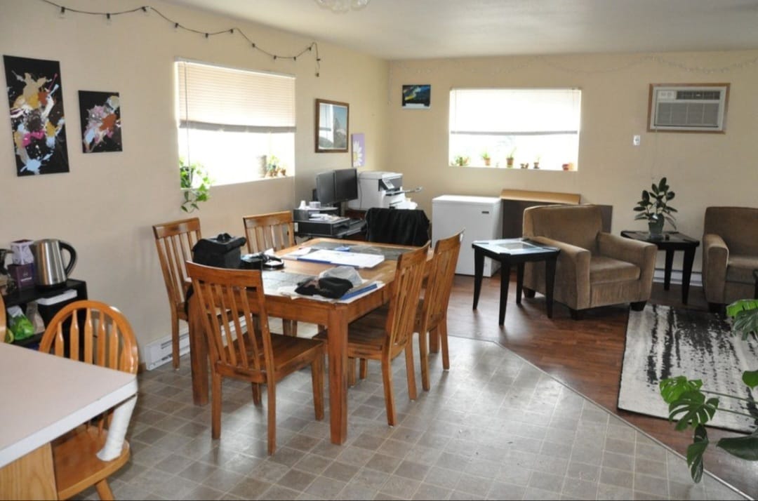 Building Photo - 324 7th Ave S