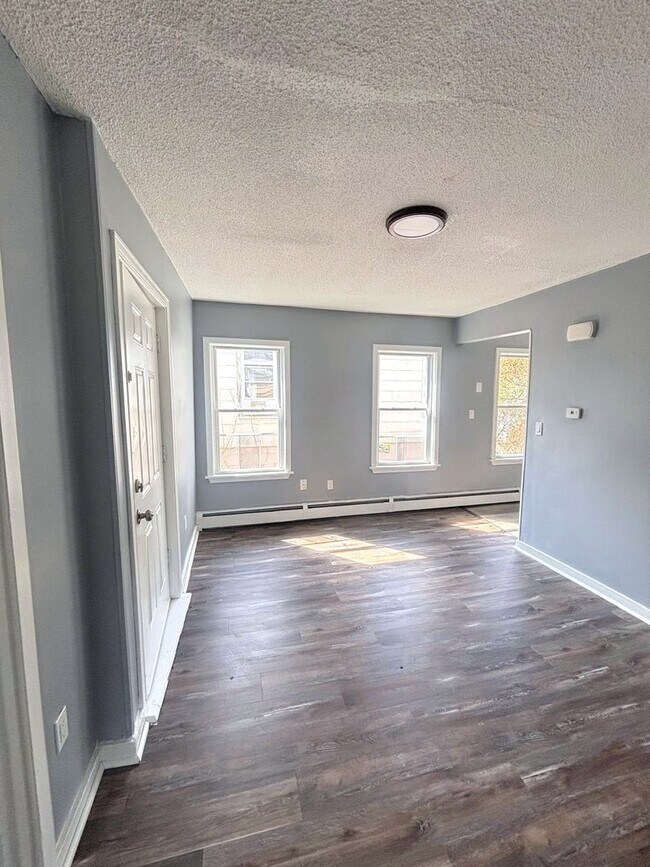 Building Photo - 56 Judson St