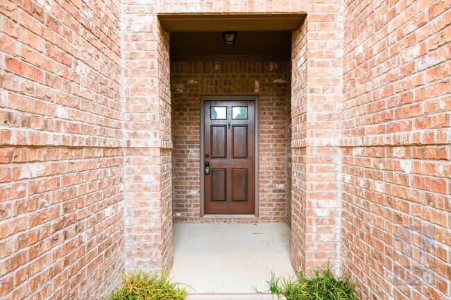 Building Photo - 2304 S Lakeline Blvd