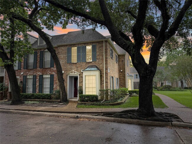 Building Photo - 13240 Trail Hollow Dr