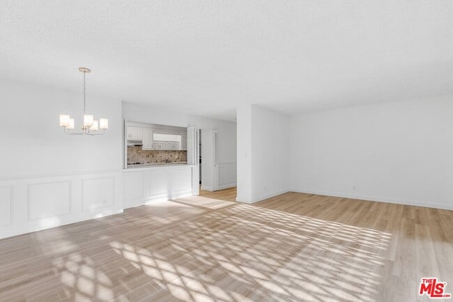 Building Photo - 825 S Gretna Green Way