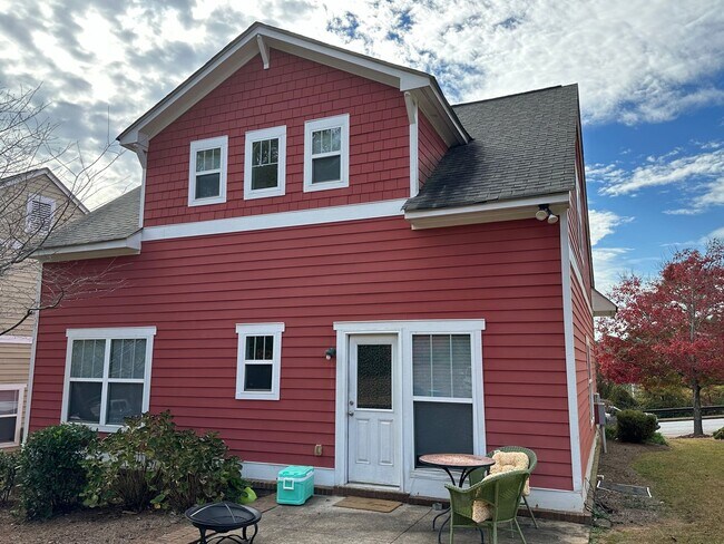Building Photo - 2230 Lakeside Dr