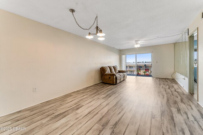 Building Photo - 2711 N Halifax Ave