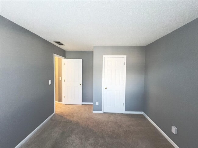 Building Photo - 11865 Carriage Park Ln