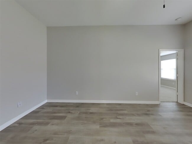 Building Photo - 815 Marigold Rd