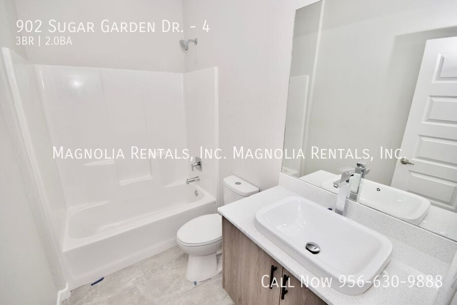 Building Photo - 902 Sugar Gdn Dr