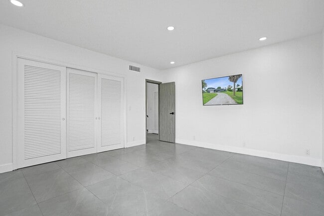 Building Photo - 6700 E Tropical Way