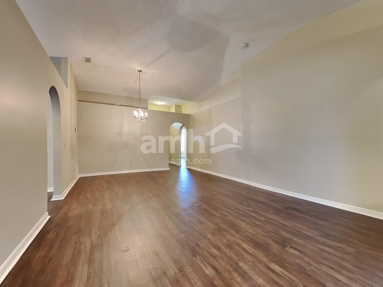 Building Photo - 4045 Half Moon Cir