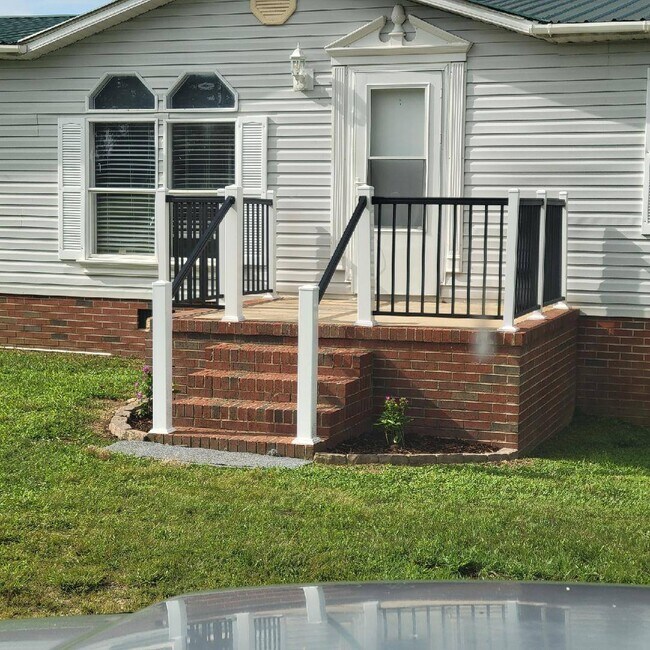 Primary Photo - 325 Tommy Carter Rd