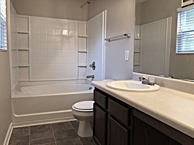 Building Photo - 2665 Pebble Meadow Ln