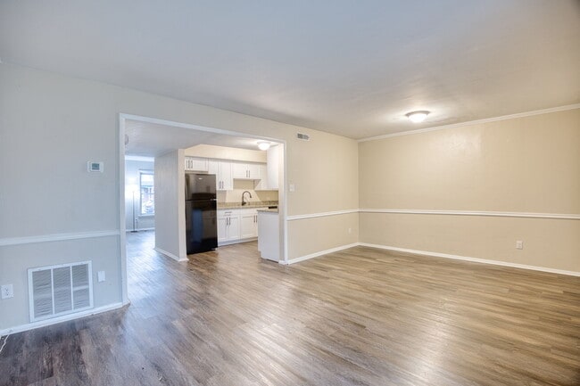 Building Photo - 5721 E Hastings Arch