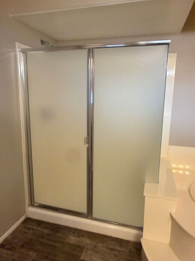 Building Photo - Spacious 5Bdm 3.5Ba Litchfield Park Home in a Small Gated Community