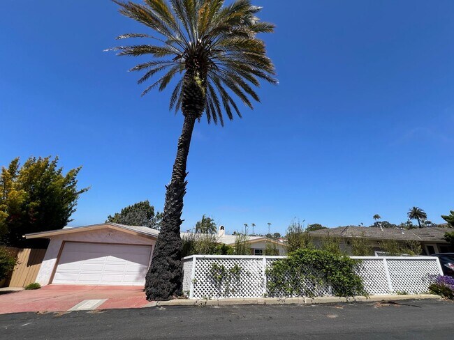 Building Photo - 3 Bed, 2 Bath, 2 Car Garage with Ocean Vie...