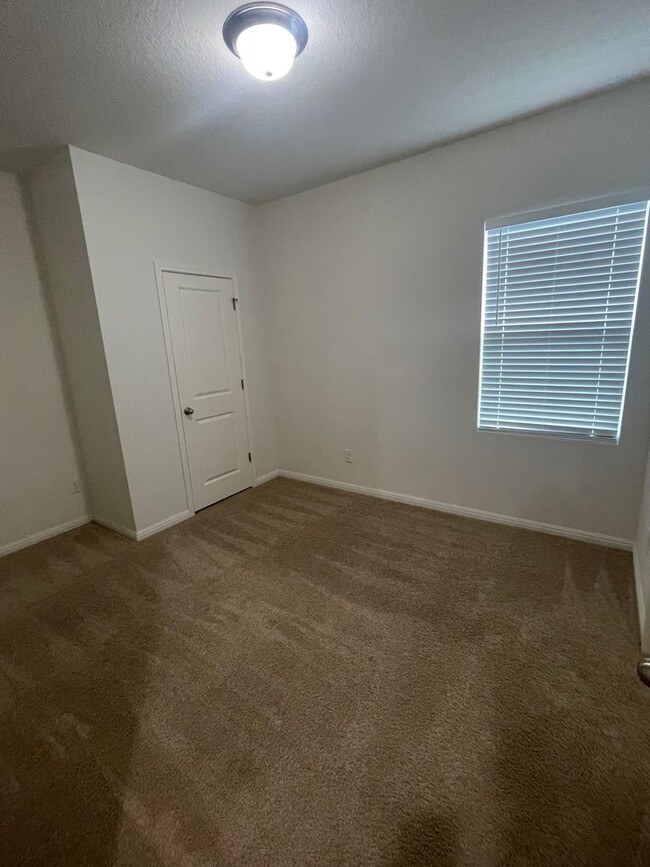 Building Photo - Available for a July 2025 Move In-Modern 3...