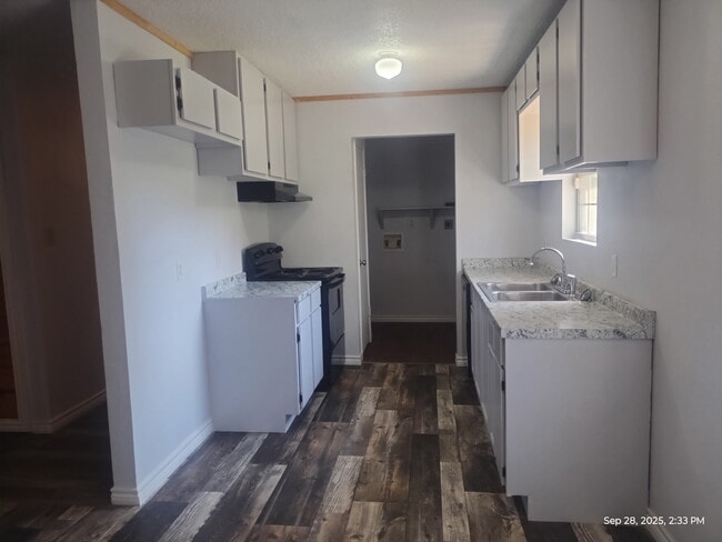 Building Photo - 855 Aldredge Cir