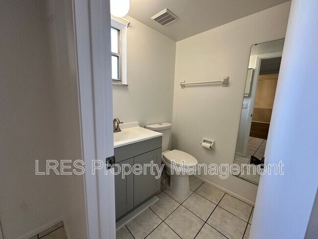 Building Photo - 106 Eastwind Ln