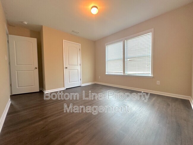 Building Photo - 815 Sarah Laura Ln