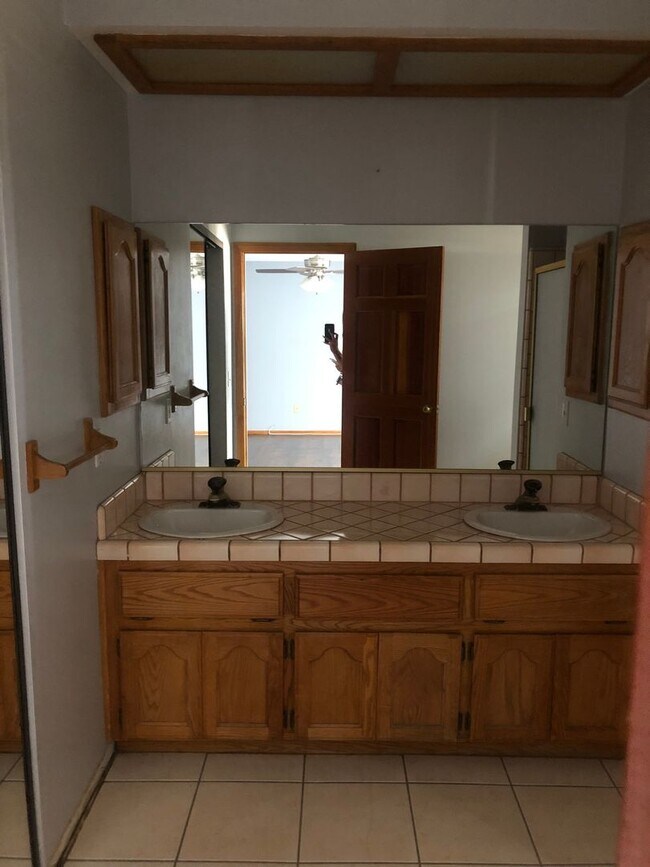 Building Photo - COMING SOON! APPLE VALLEY DESERT KNOLLS 4 ...