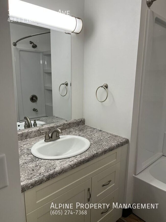 Building Photo - 4 Bed/1.5 Bath with Triple Stall Garage!