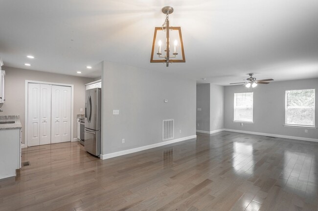 Building Photo - 300 W Ridgewood Ave