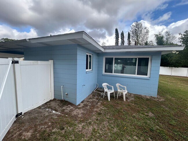 Building Photo - 21570 SW Raintree St