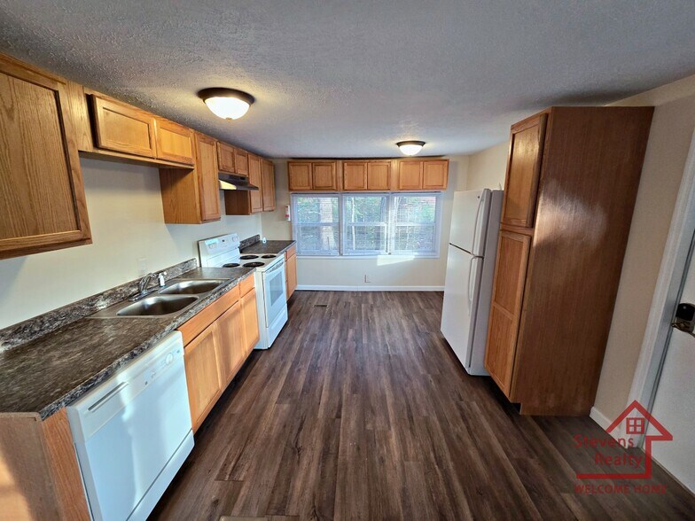 Building Photo - 271 C C Camp Rd