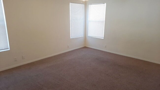 Building Photo - 4 Bedroom, 2.5 Bathroom! Lovely Home Comin...