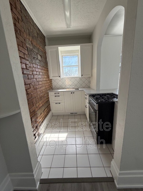 Building Photo - 365 S Elizabeth St