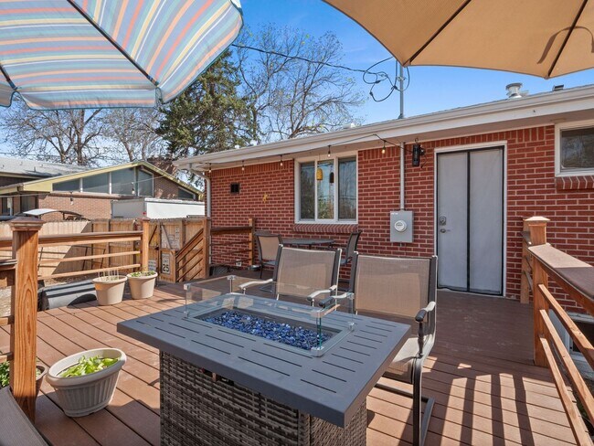 Building Photo - Spacious 5-Bedroom Ranch Backing to the High Line Canal in Littleton