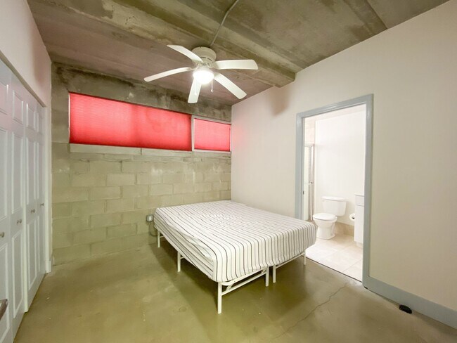 Building Photo - Lofts Oasis #105 - Pet Friendly!