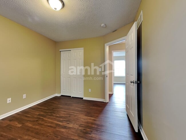 Building Photo - 8267 Springleaf Lake Dr