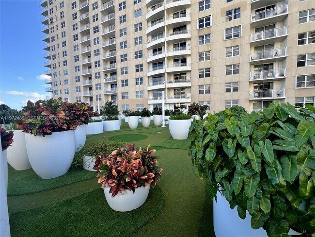 Building Photo - 770 Claughton Island Dr