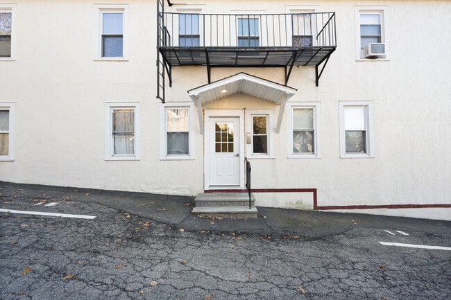 Building Photo - 9 Wolden Rd